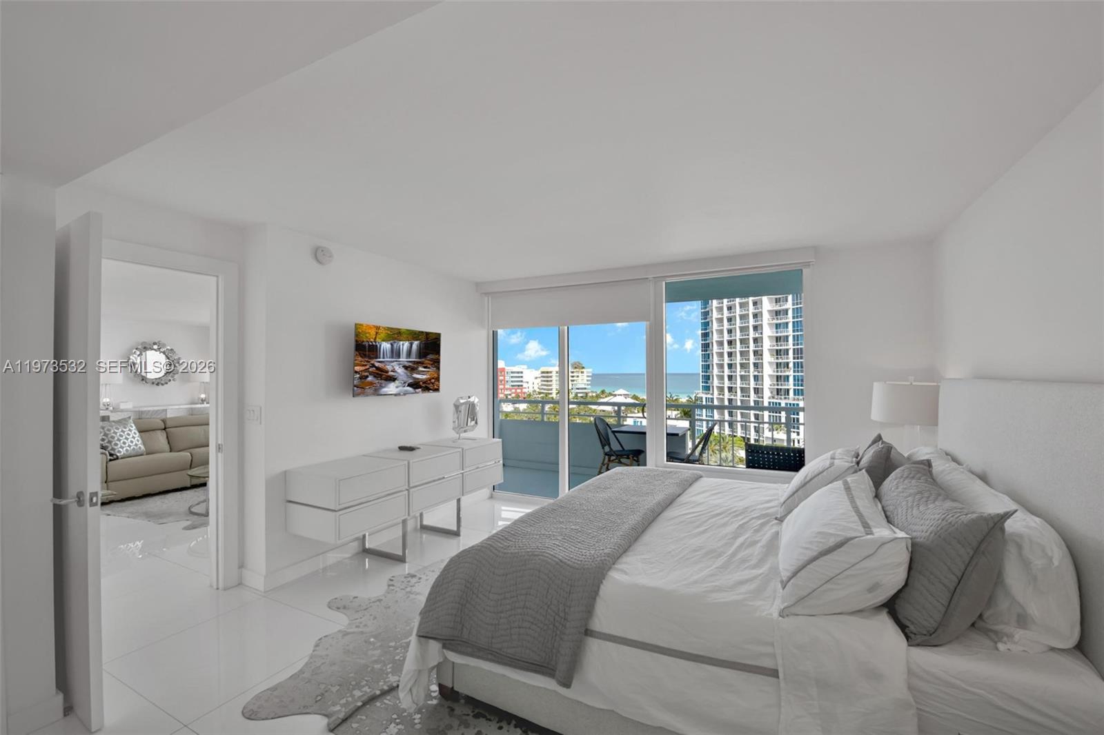 400 S Pointe Dr # 1006