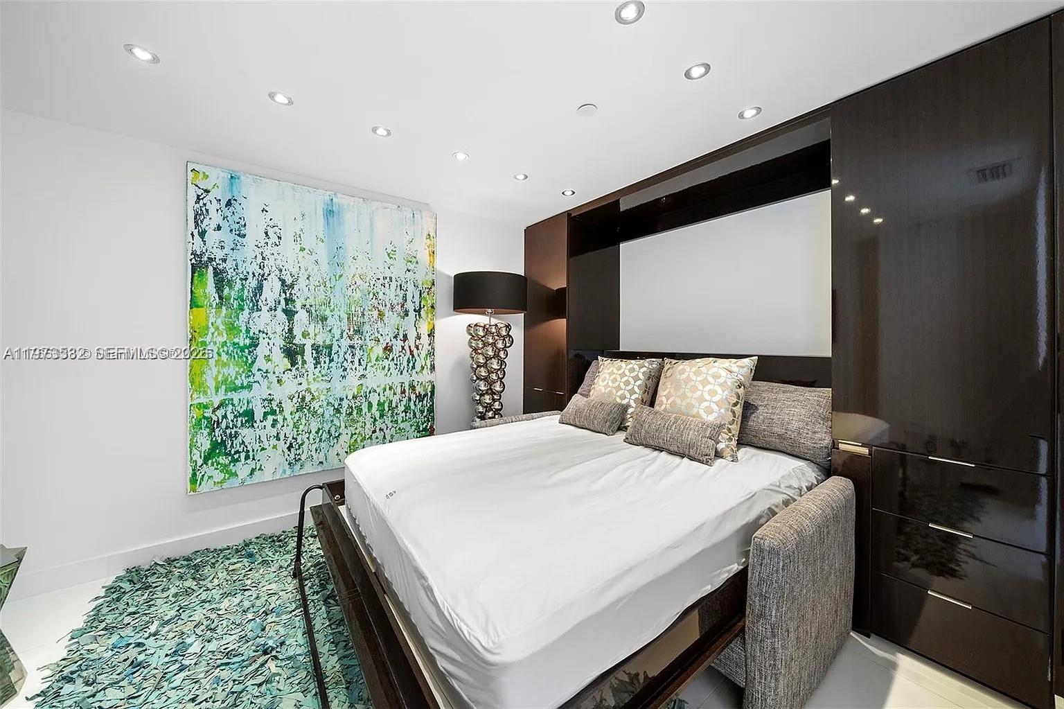 400 S Pointe Dr # 1006