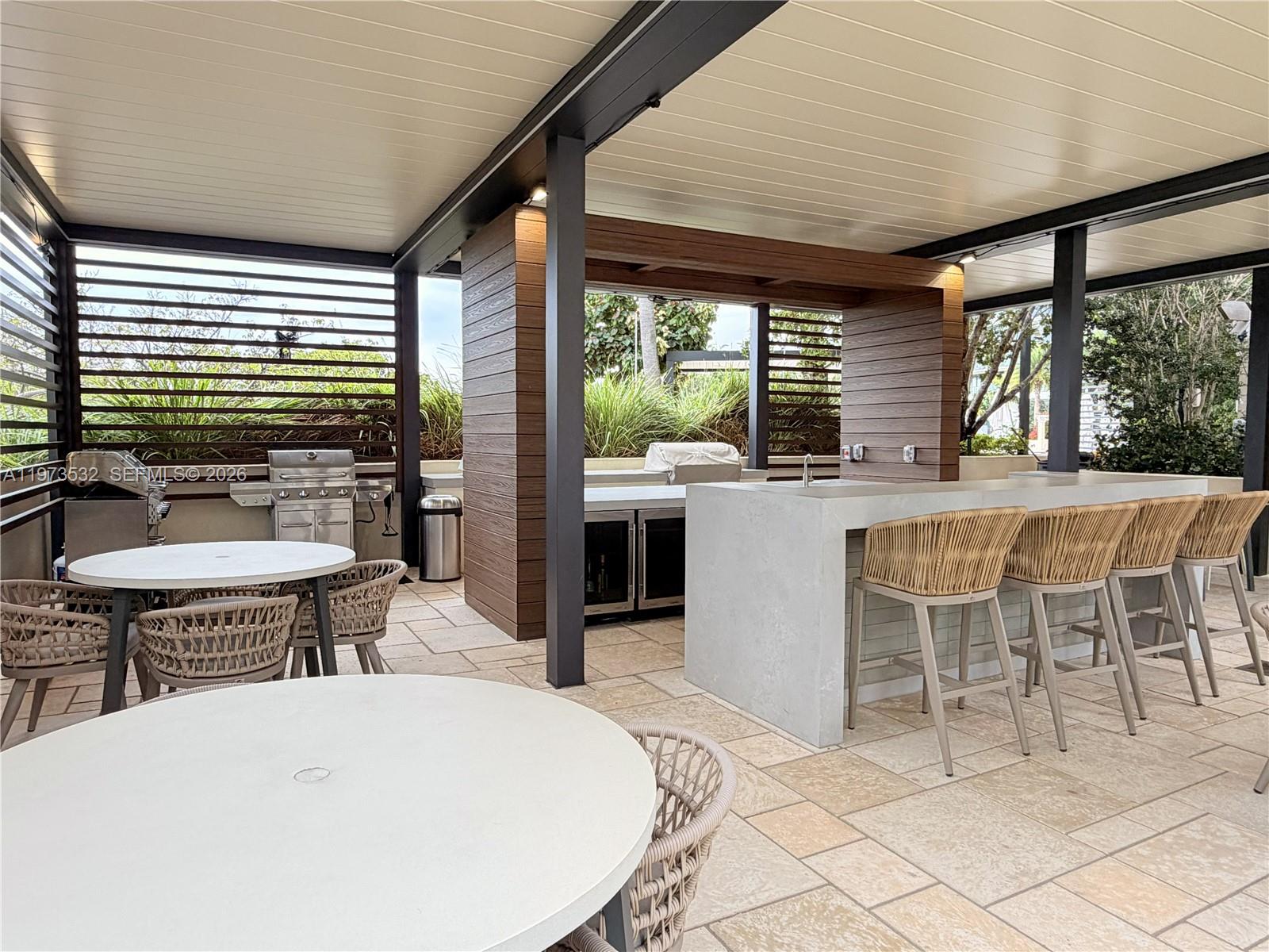 400 S Pointe Dr # 1006