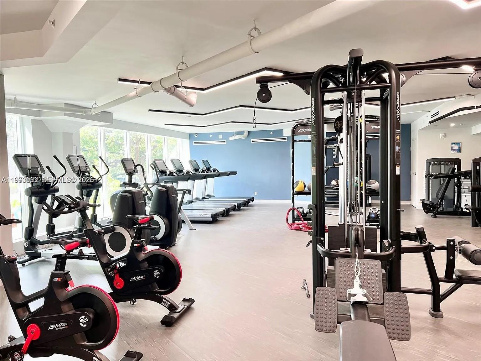 400 S Pointe Dr # 1006