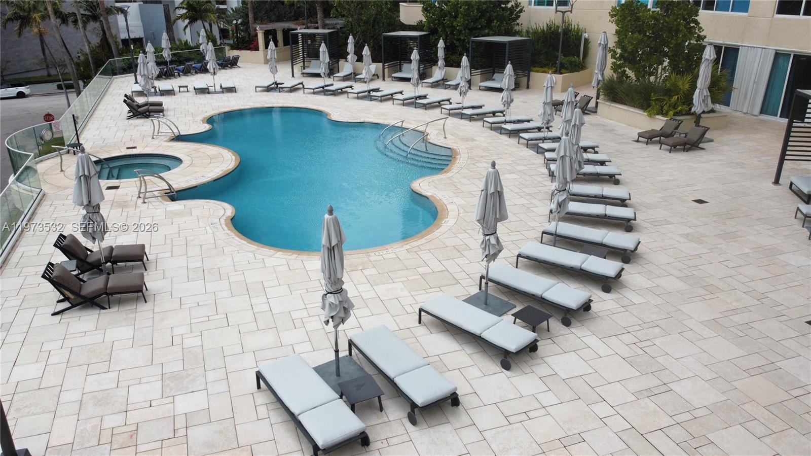 400 S Pointe Dr # 1006