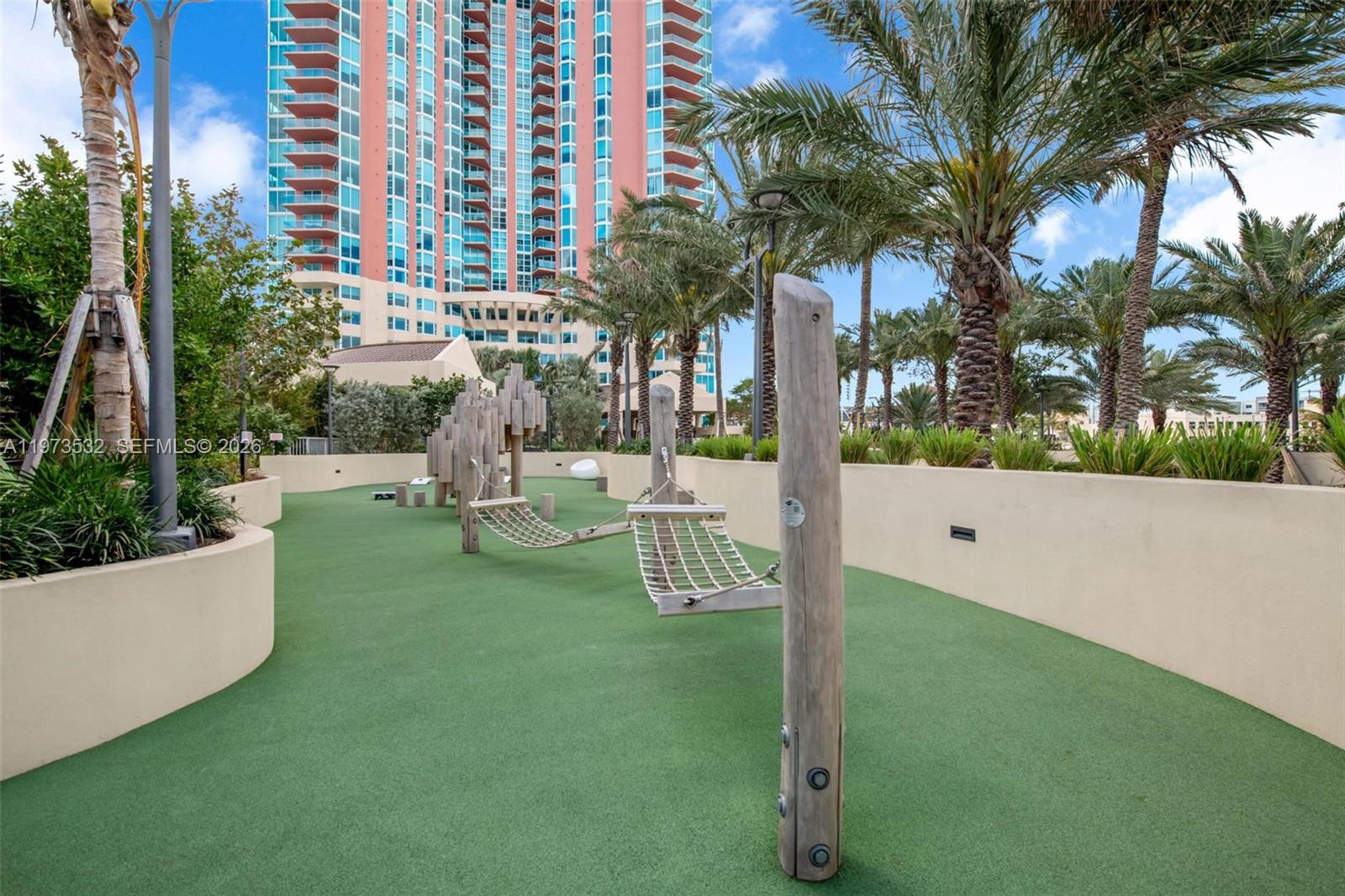 400 S Pointe Dr # 1006