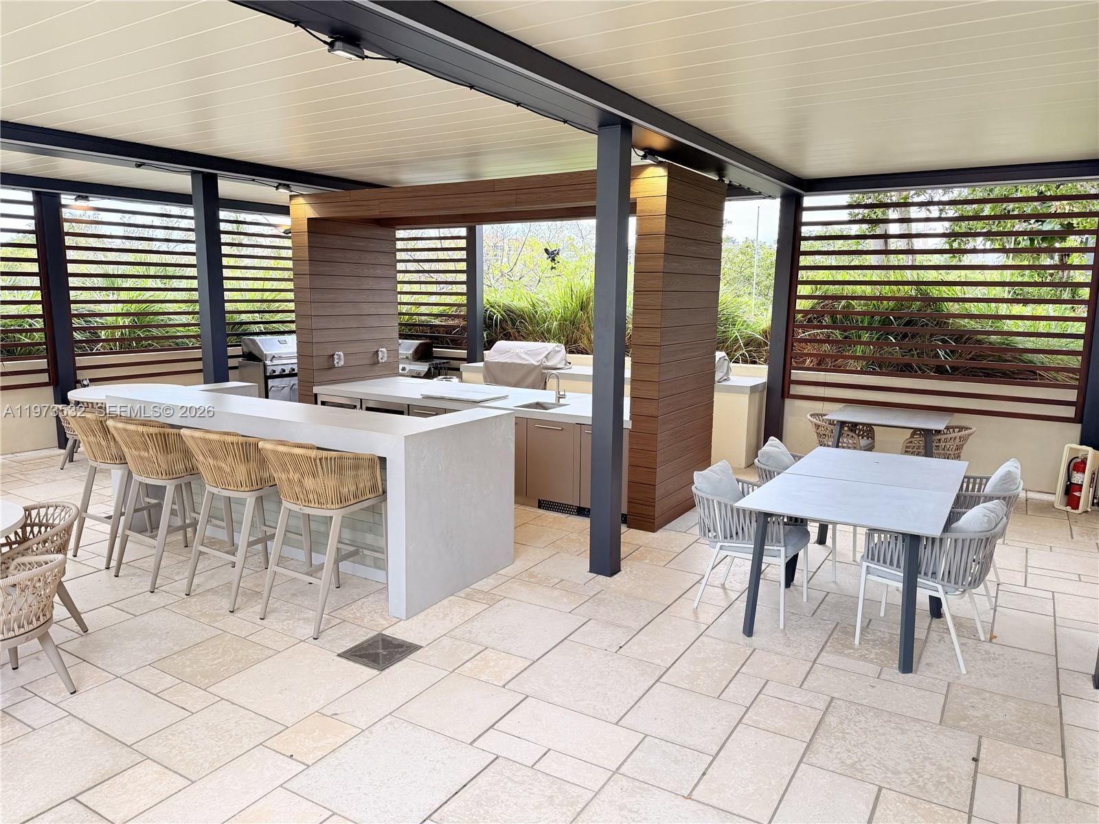 400 S Pointe Dr # 1006