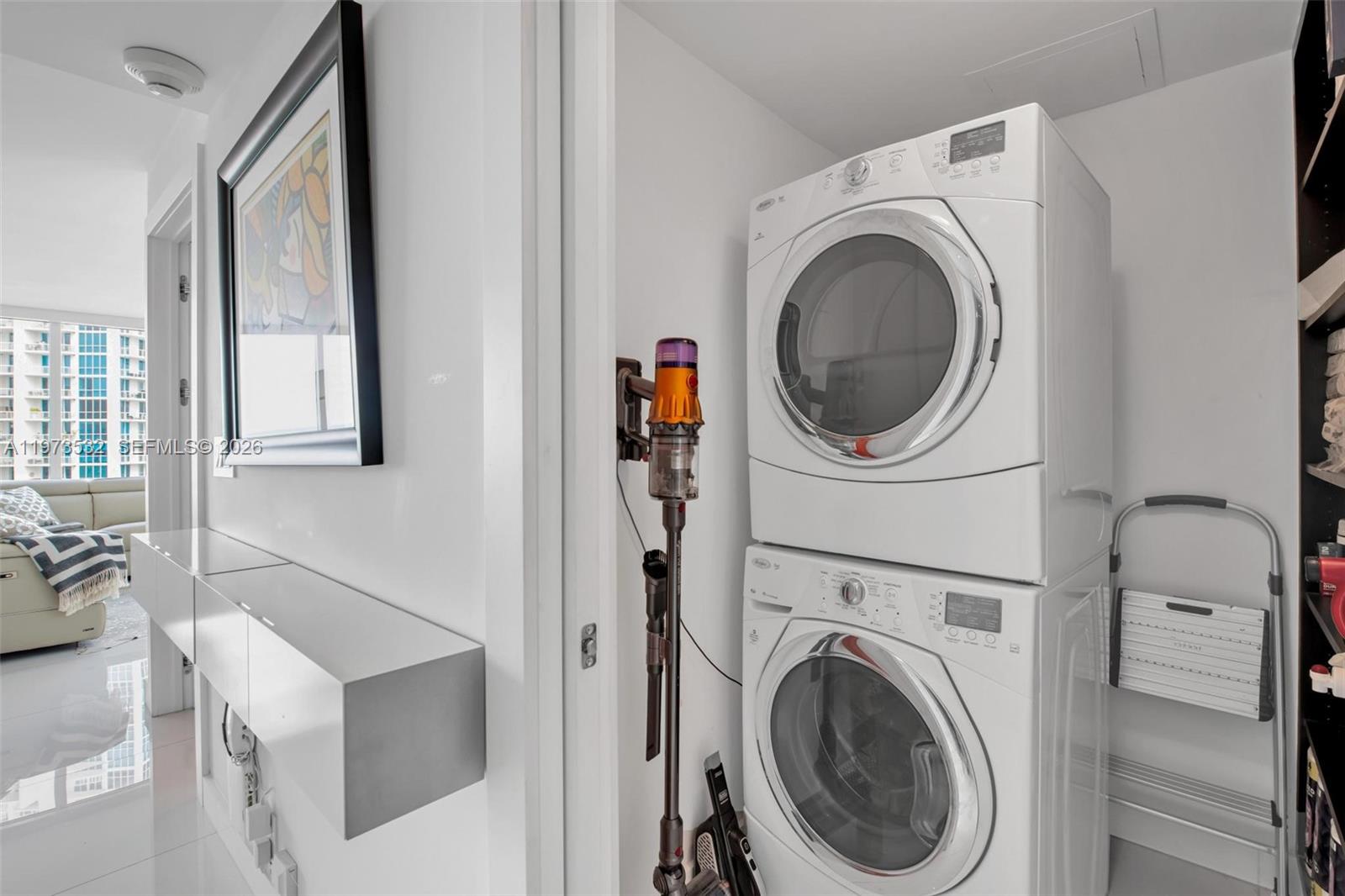 400 S Pointe Dr # 1006