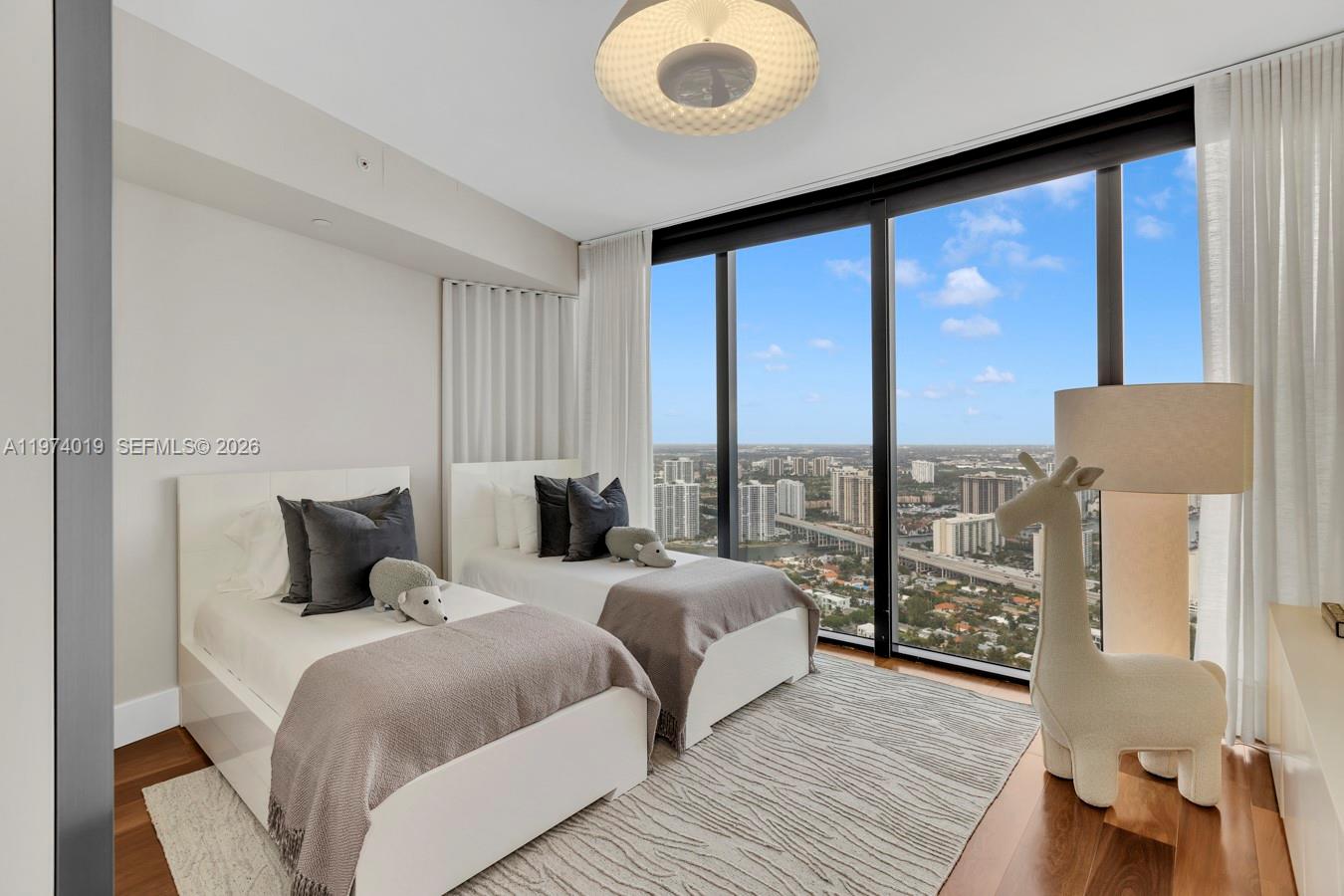 18555 Collins Ave # 4605