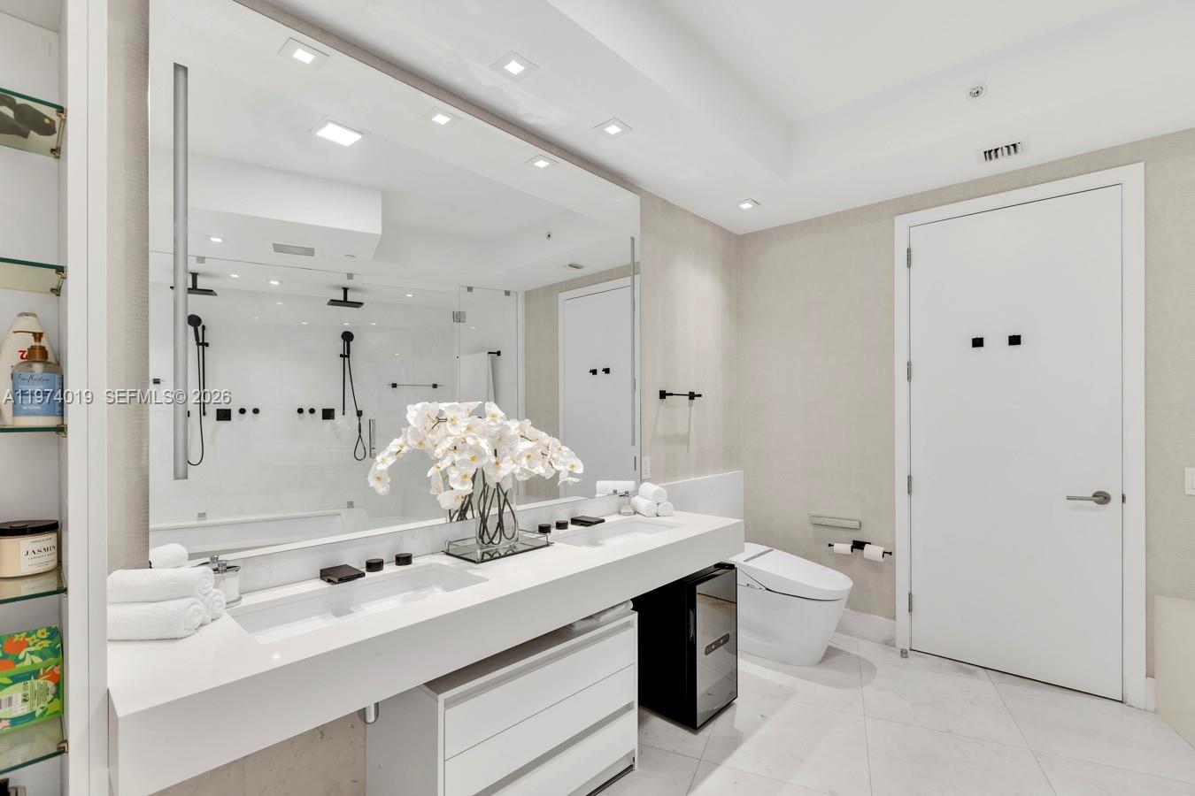 18555 Collins Ave # 4605