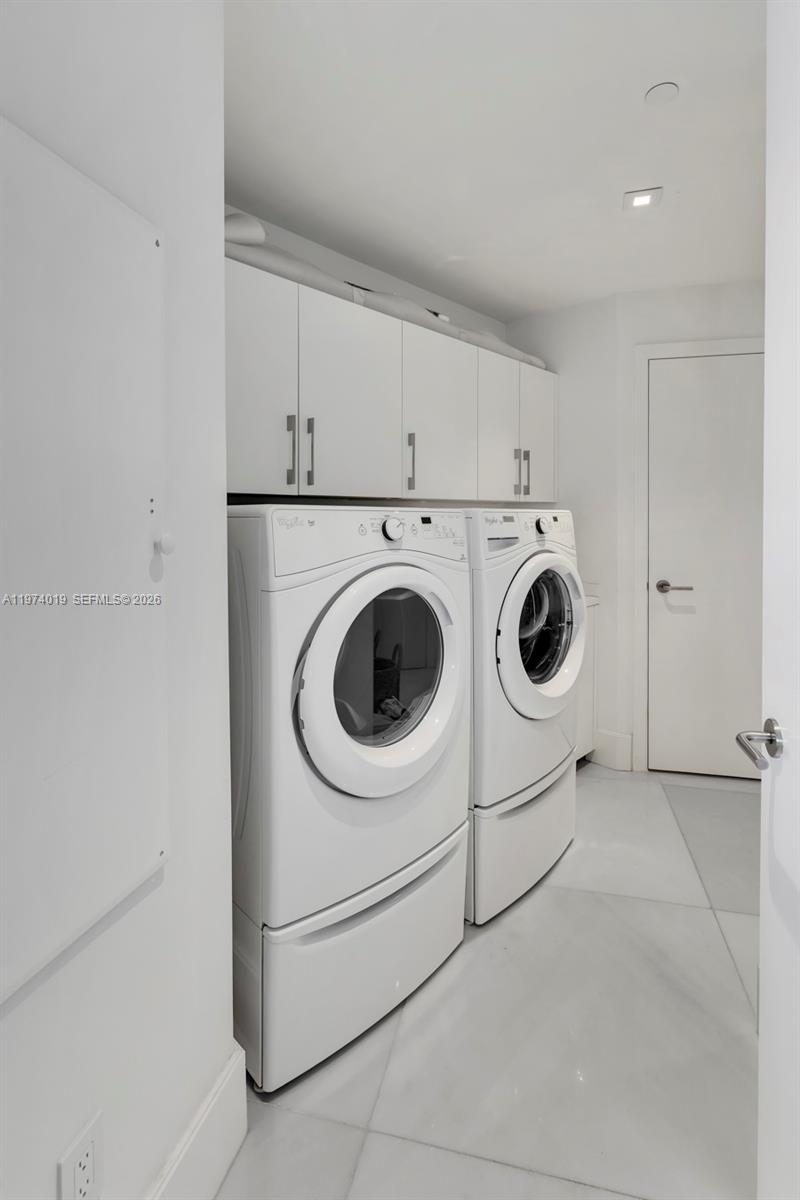 18555 Collins Ave # 4605