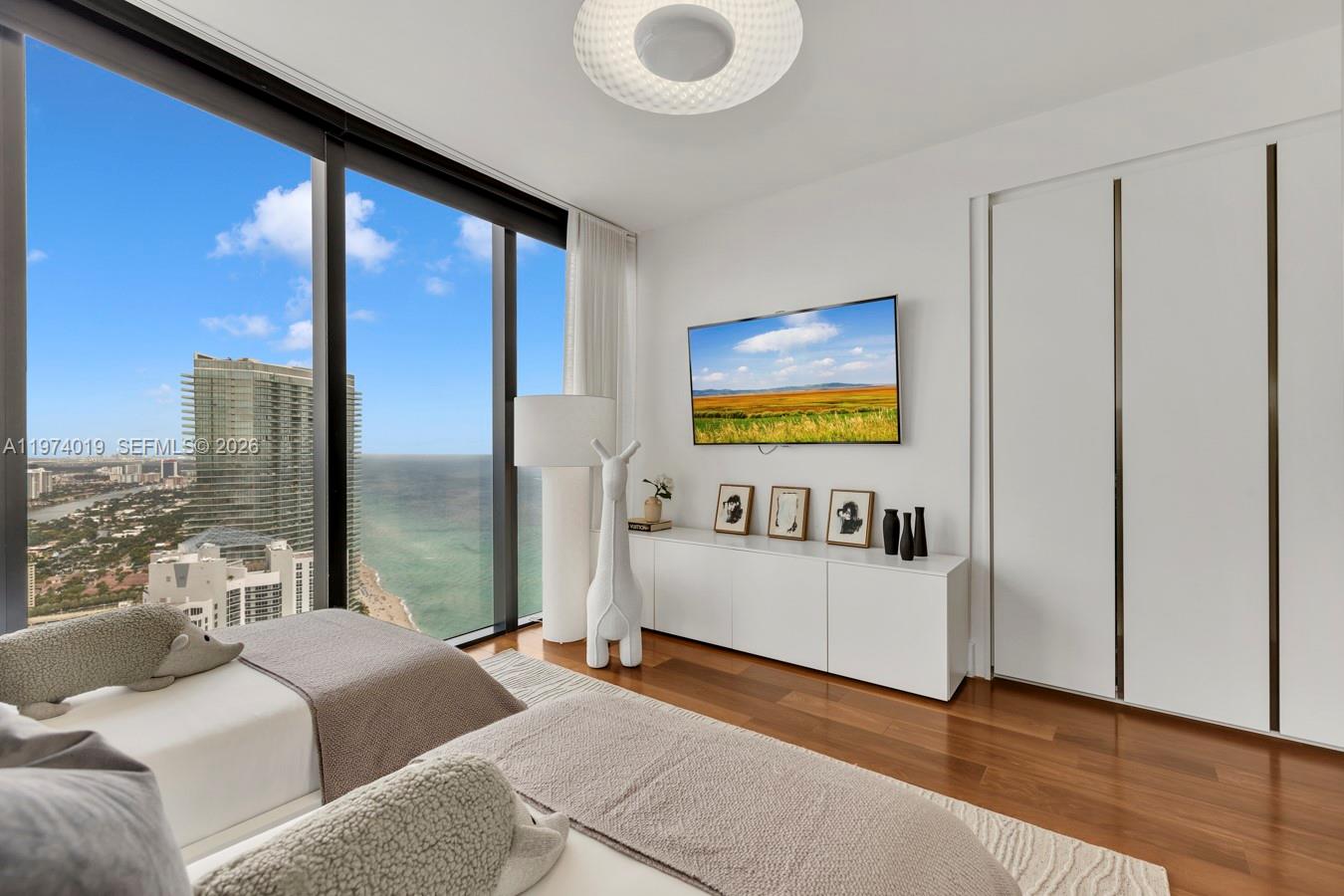 18555 Collins Ave # 4605