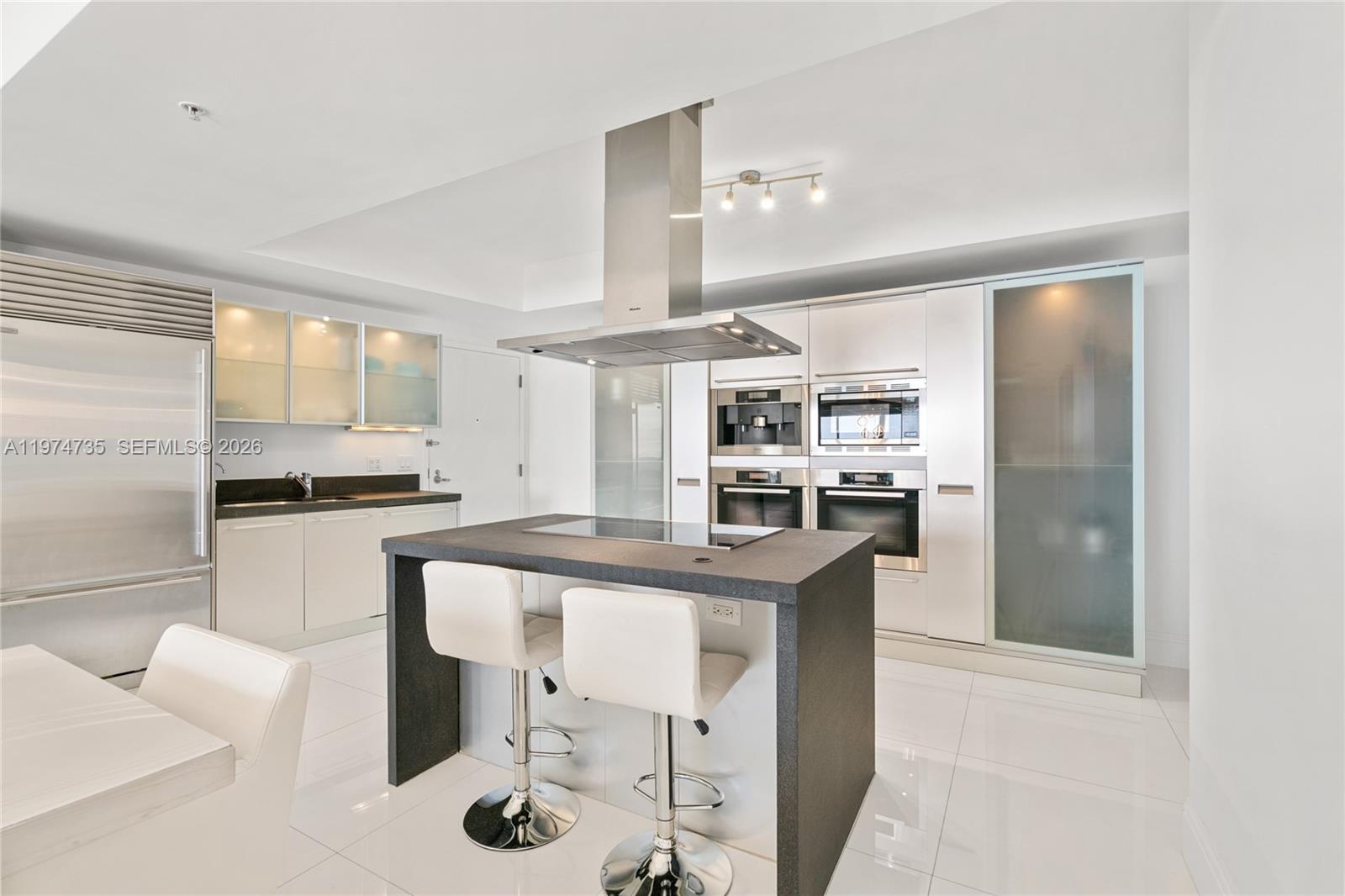 18201 Collins Ave # 1804