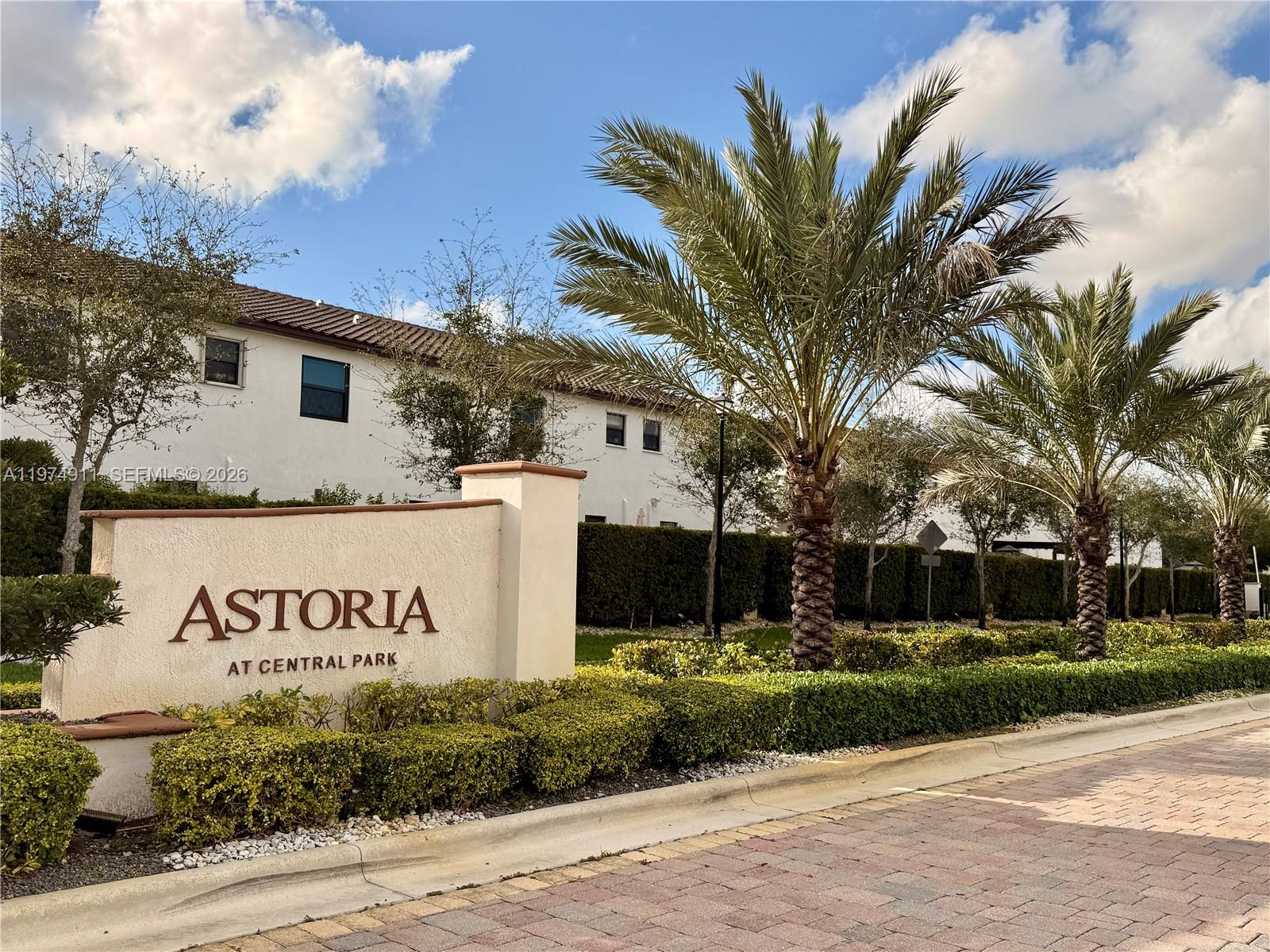 10233 NW 89th Ter Unit: .