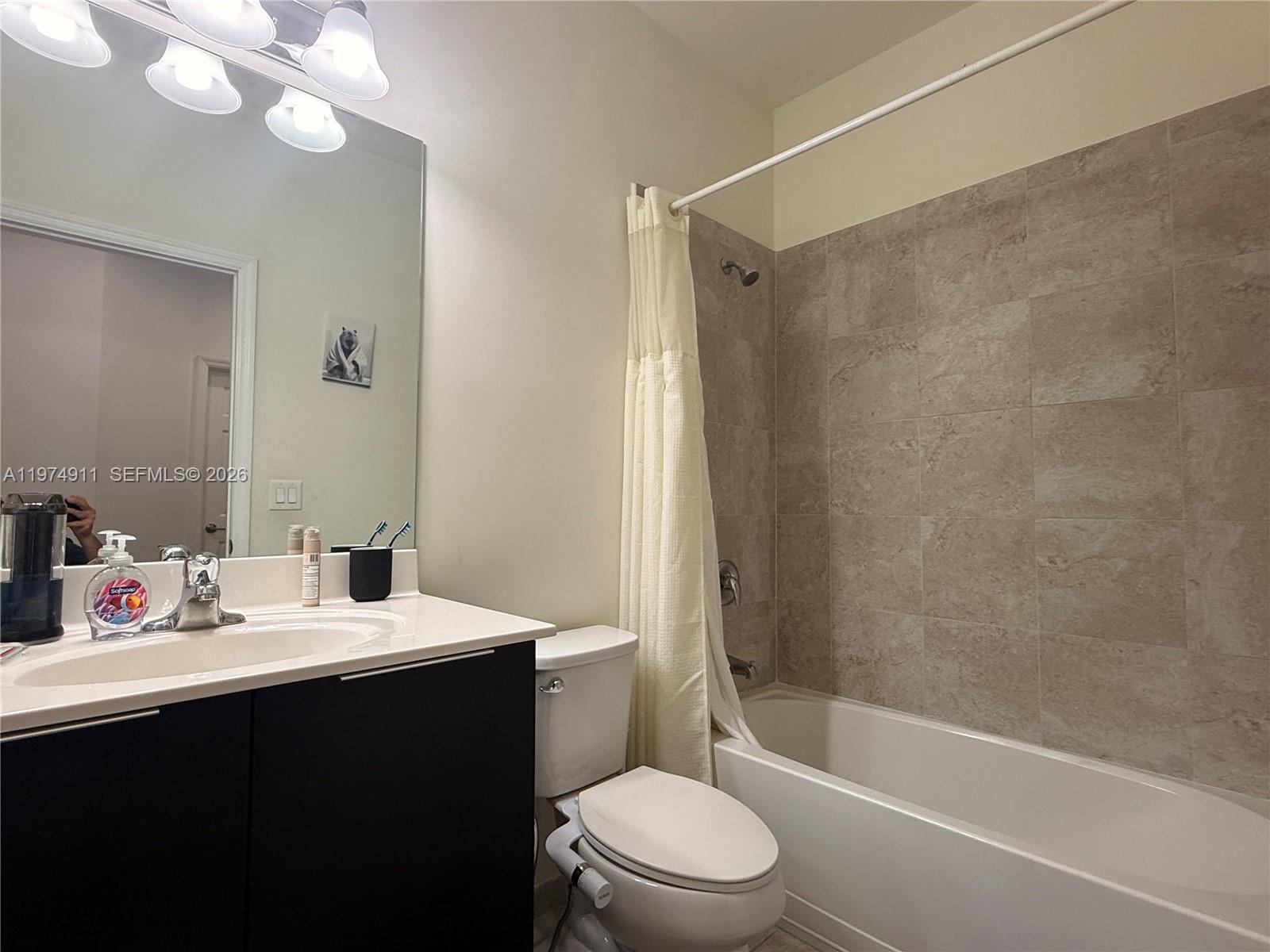 10233 NW 89th Ter Unit: .