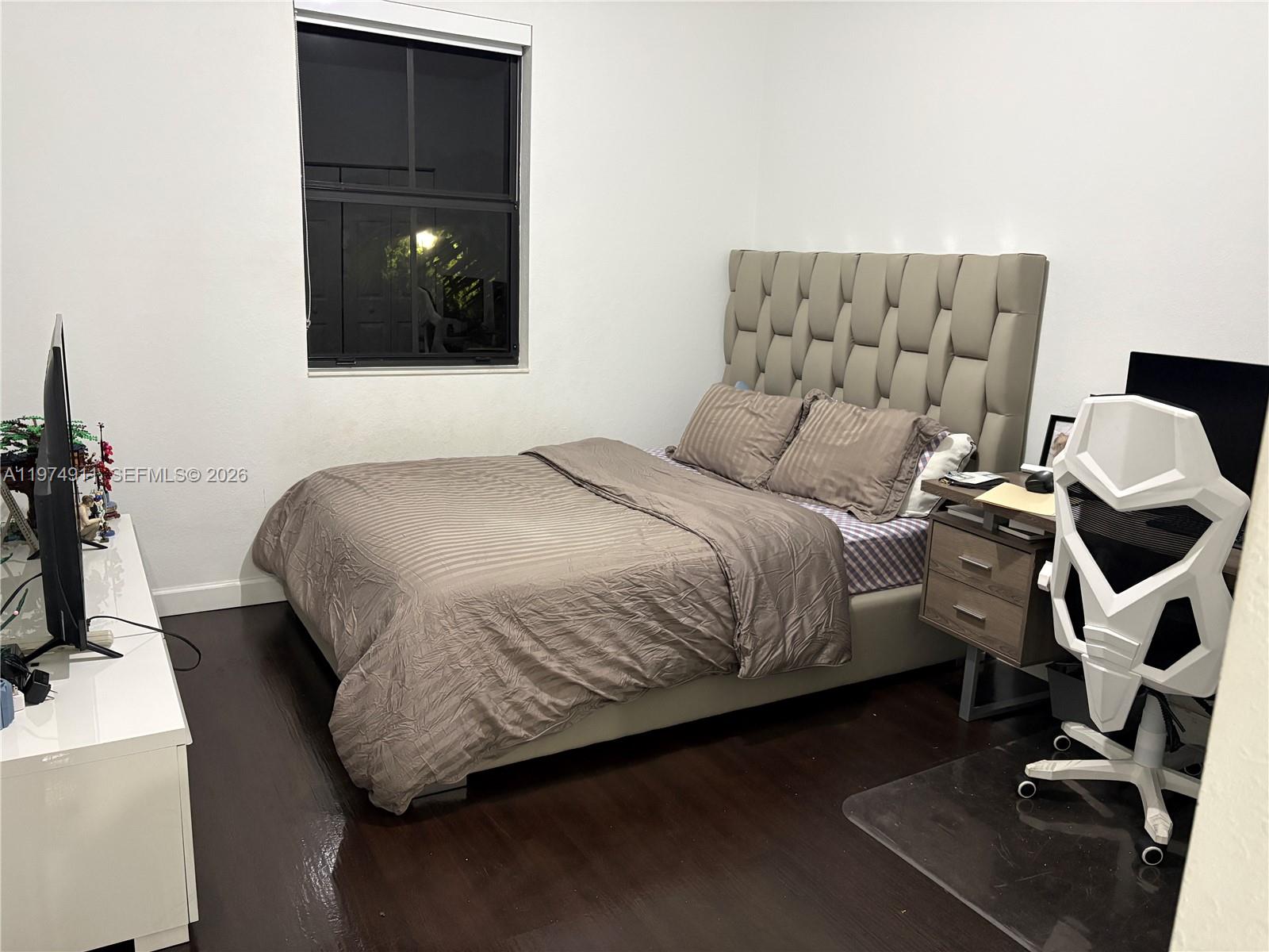 10233 NW 89th Ter Unit: .