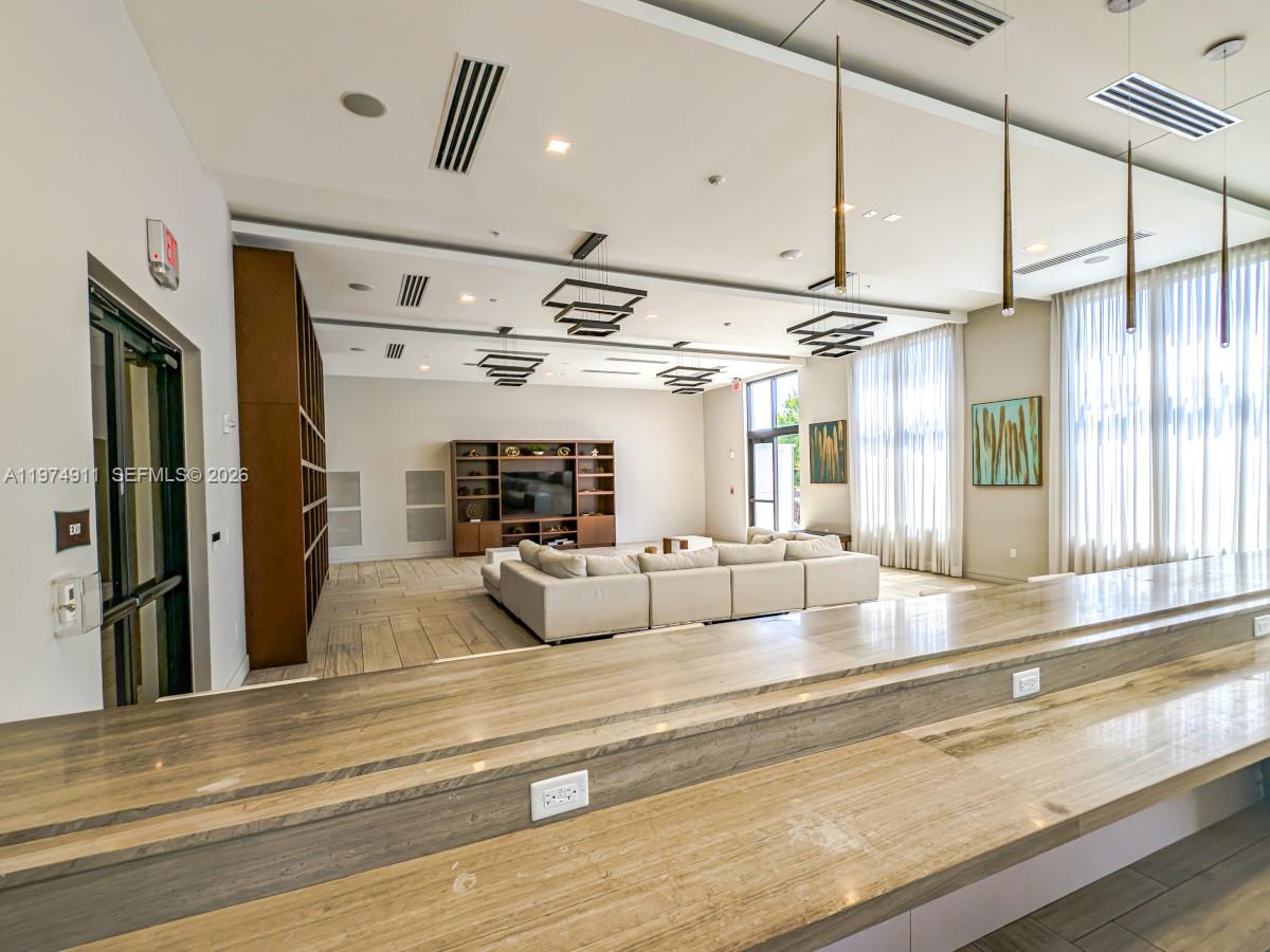 10233 NW 89th Ter Unit: .