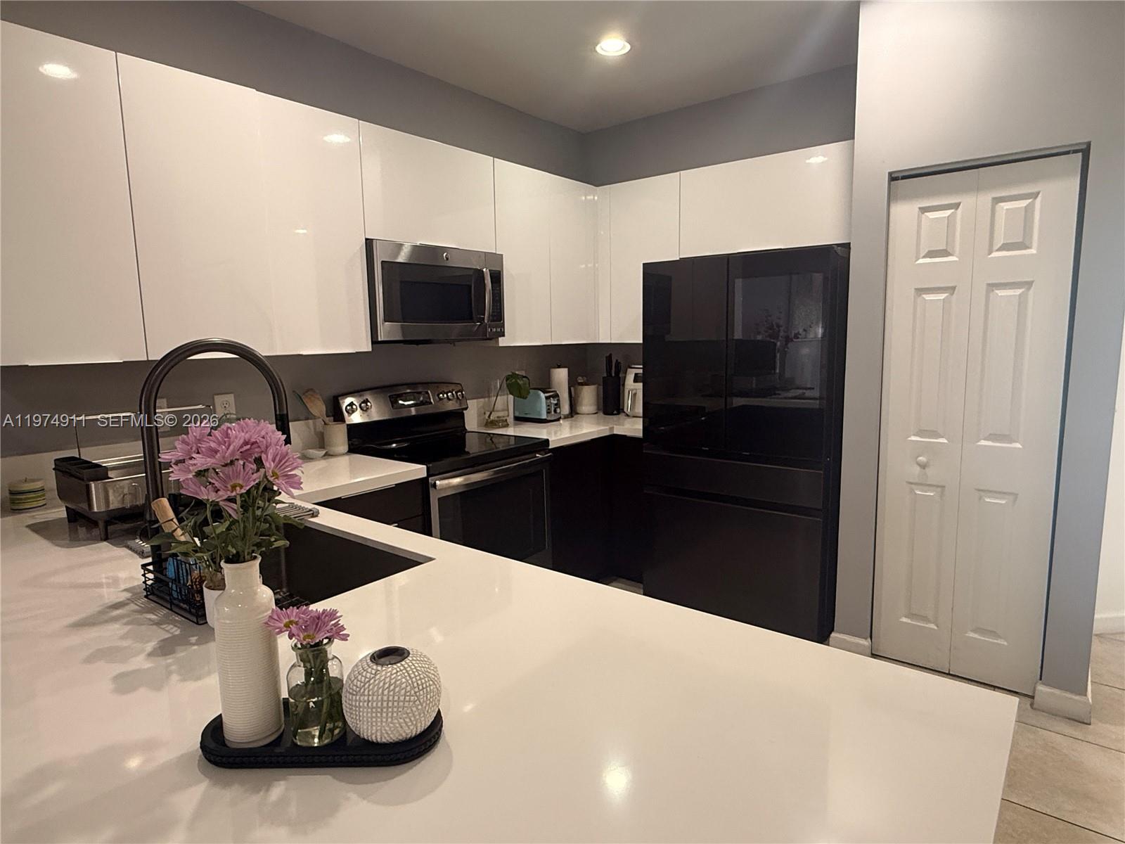 10233 NW 89th Ter Unit: .