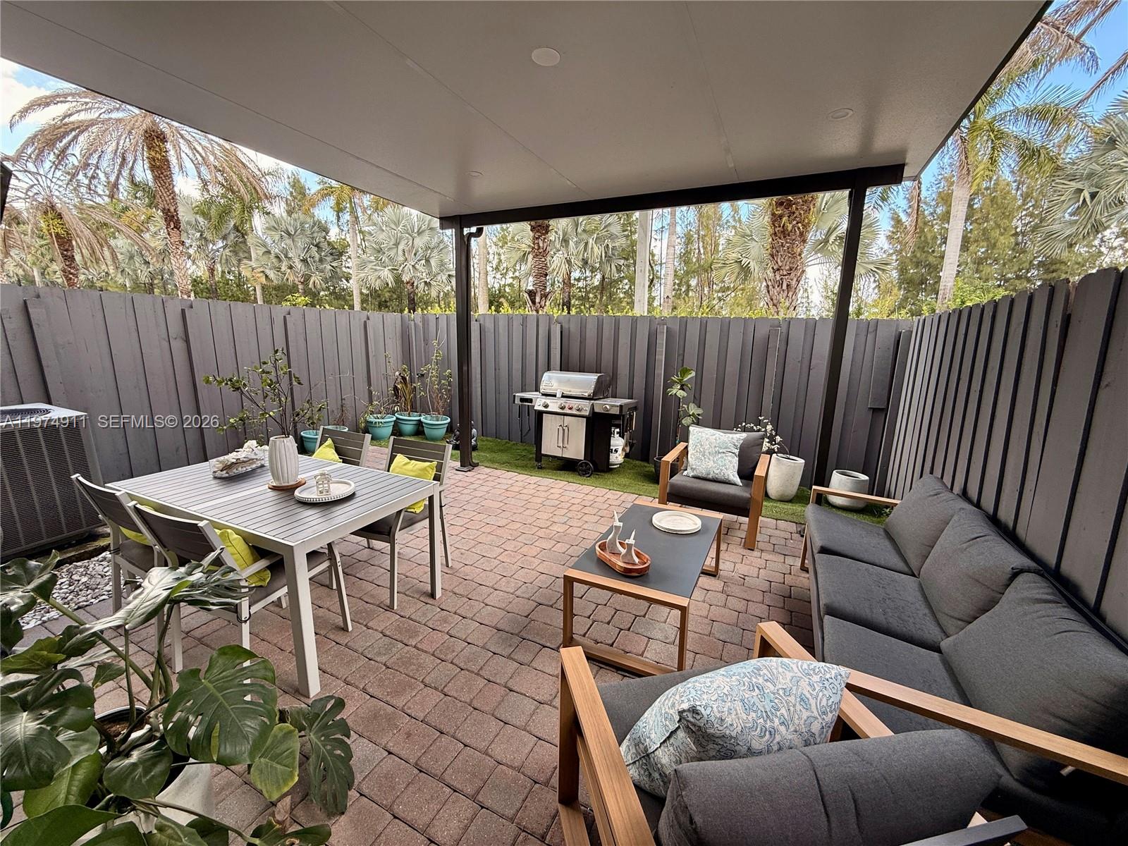 10233 NW 89th Ter Unit: .