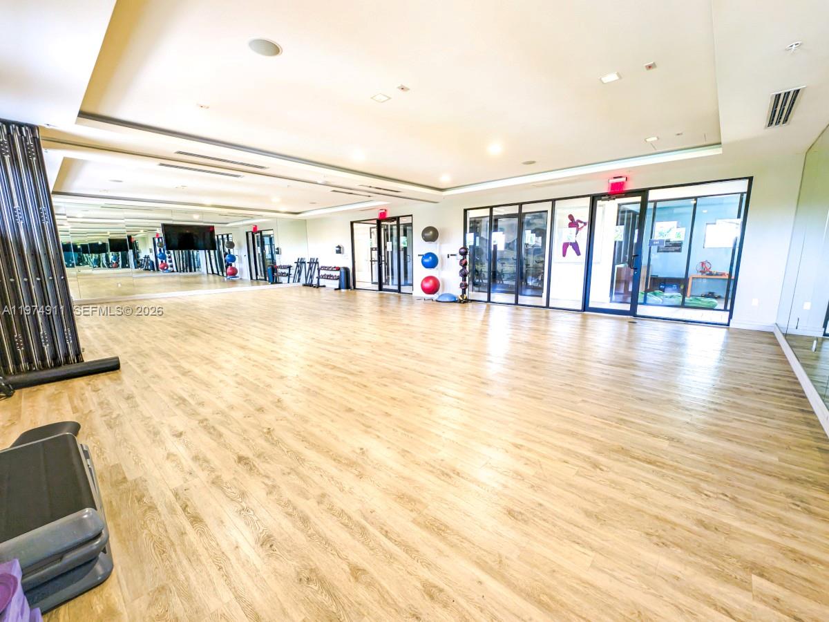 10233 NW 89th Ter Unit: .