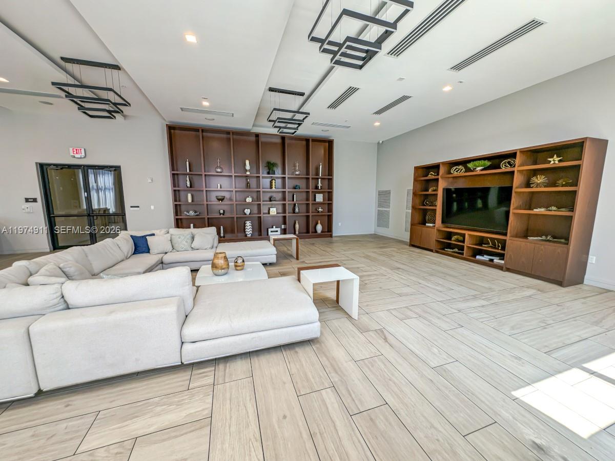 10233 NW 89th Ter Unit: .