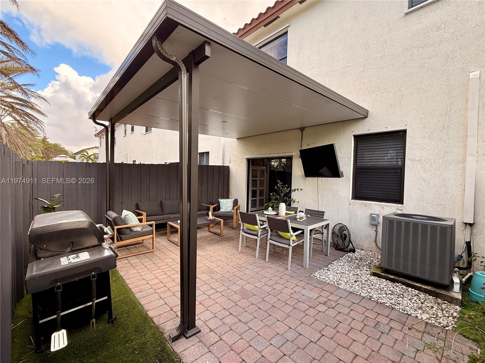 10233 NW 89th Ter Unit: .