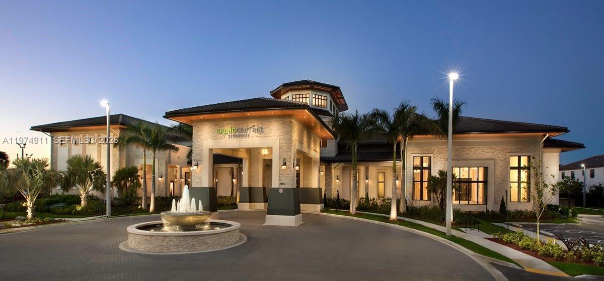 10233 NW 89th Ter Unit: .