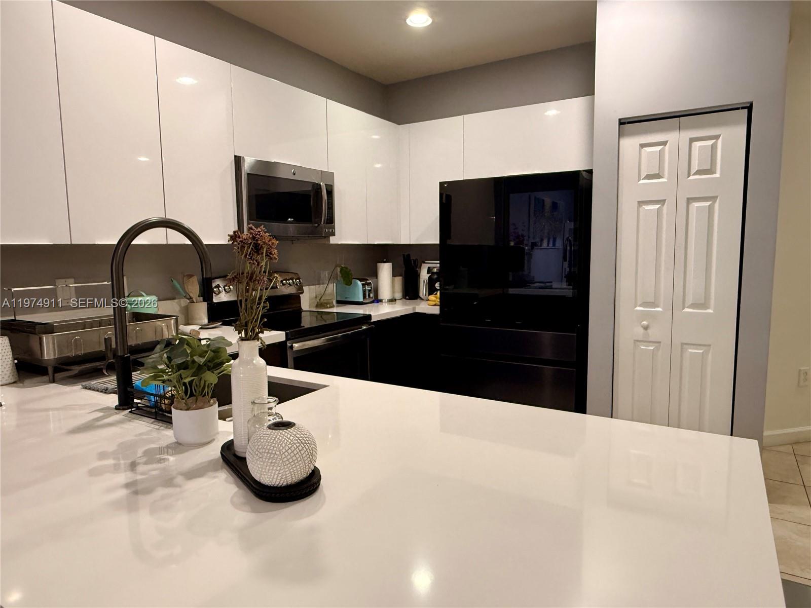 10233 NW 89th Ter Unit: .