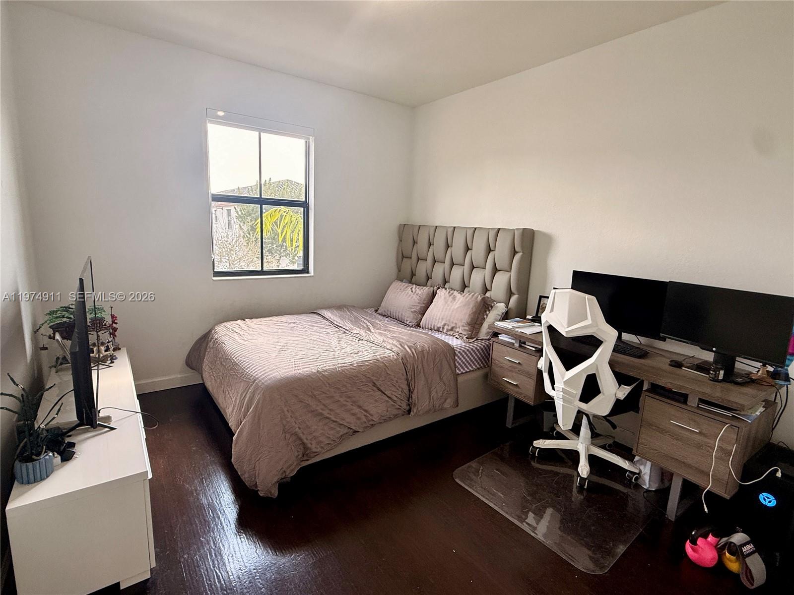 10233 NW 89th Ter Unit: .