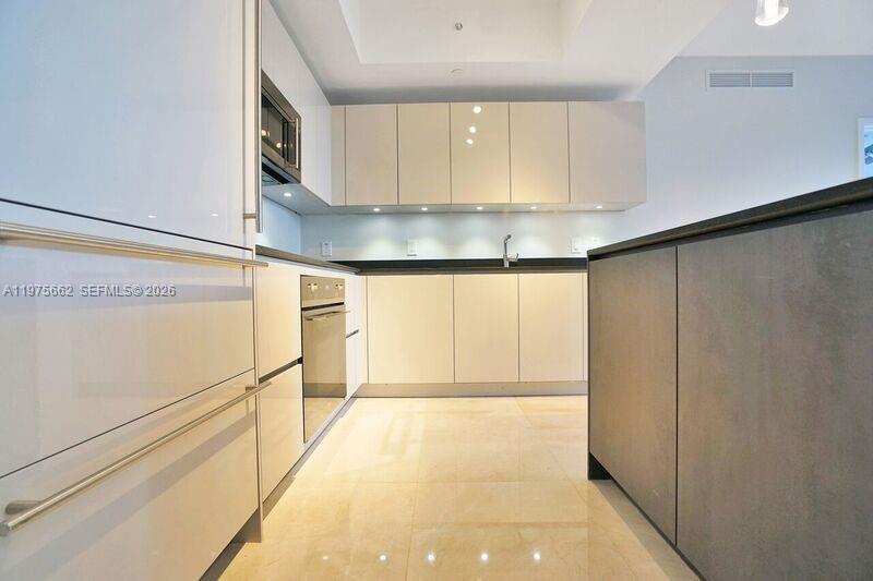 1010 Brickell Ave # 3506