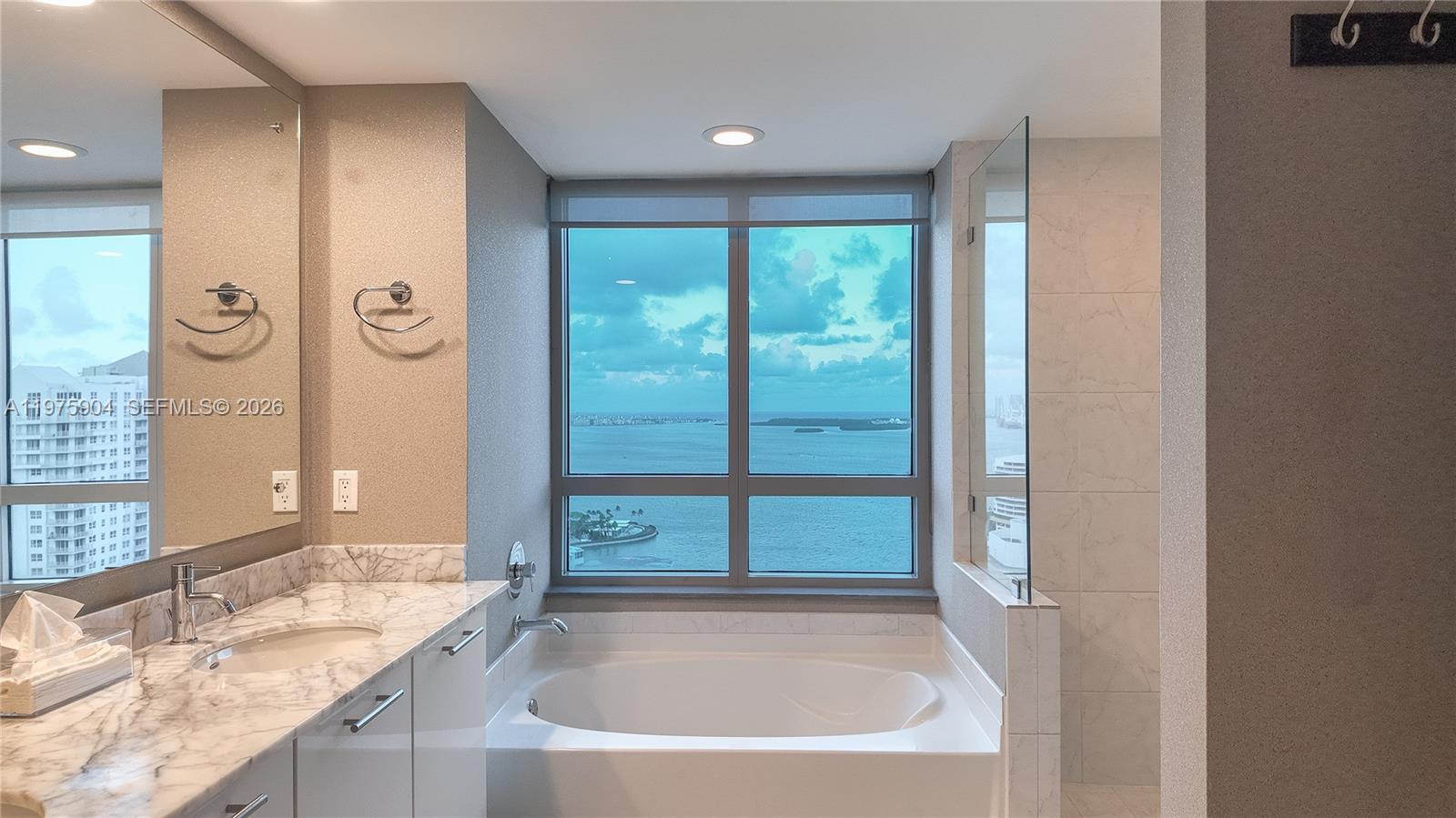 951 Brickell Ave # 2910