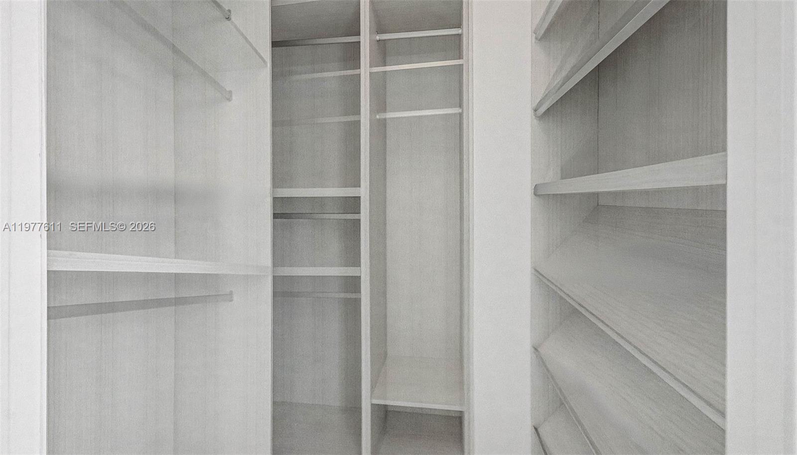 17475 Collins Ave # 904