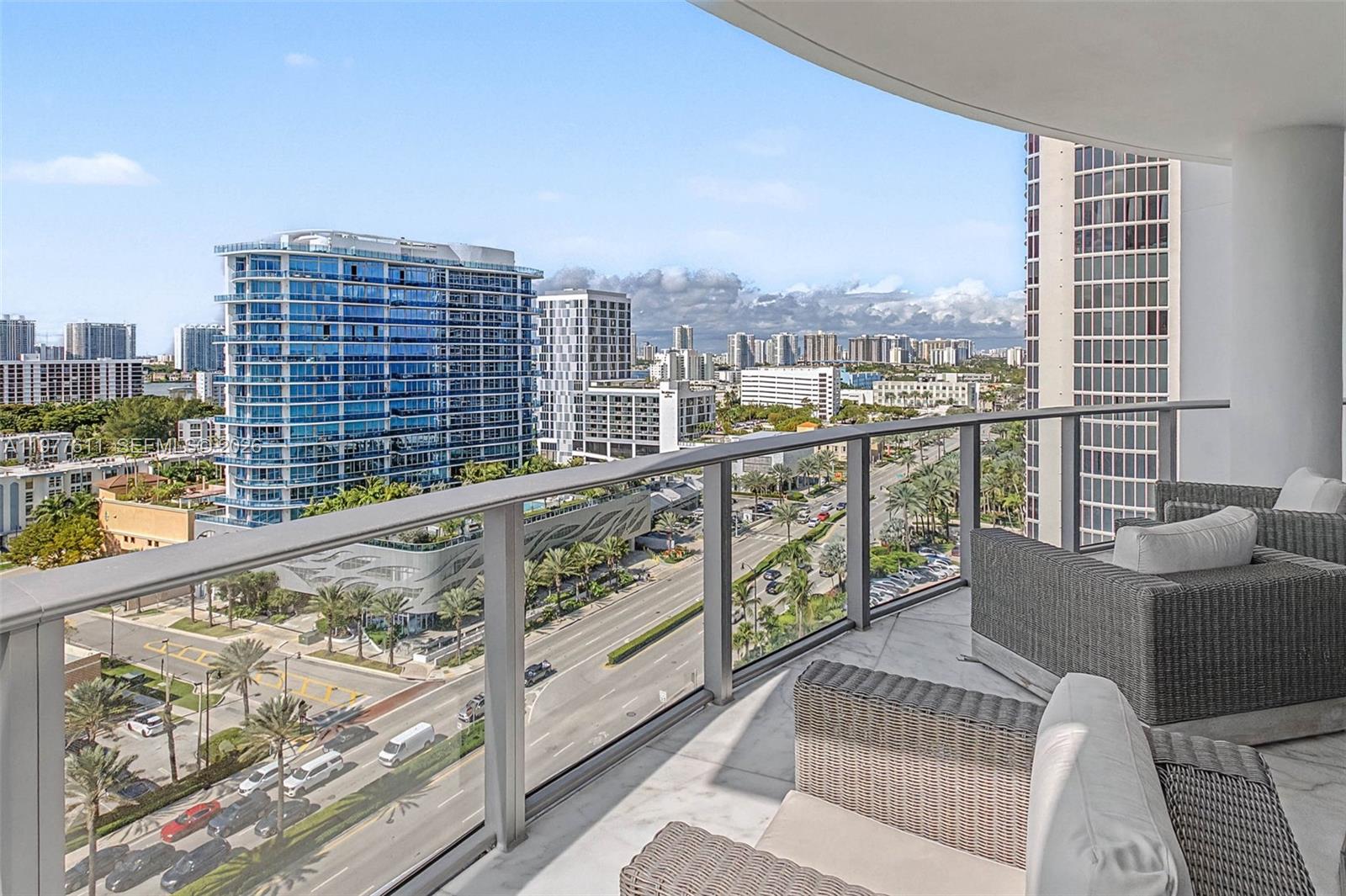 17475 Collins Ave # 904