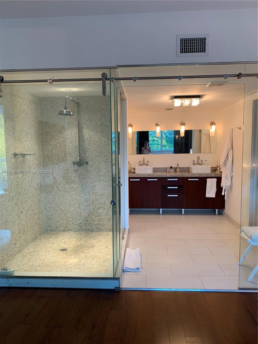 720 NE 62nd St # 403