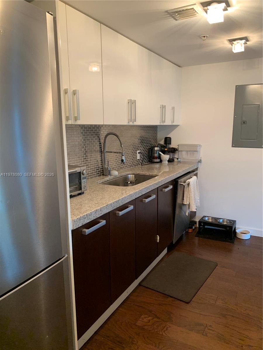 720 NE 62nd St # 403