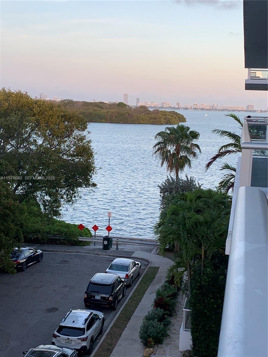 720 NE 62nd St # 403