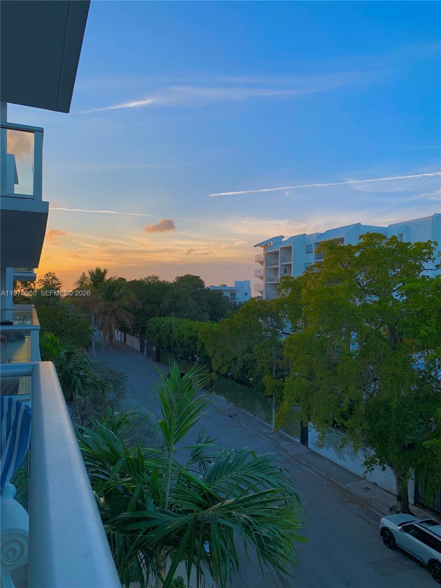 720 NE 62nd St # 403