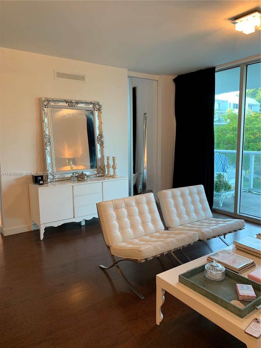 720 NE 62nd St # 403