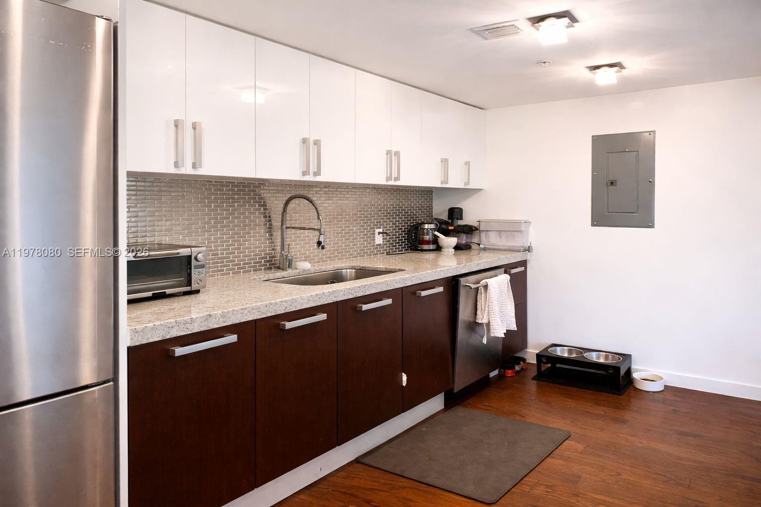 720 NE 62nd St # 403