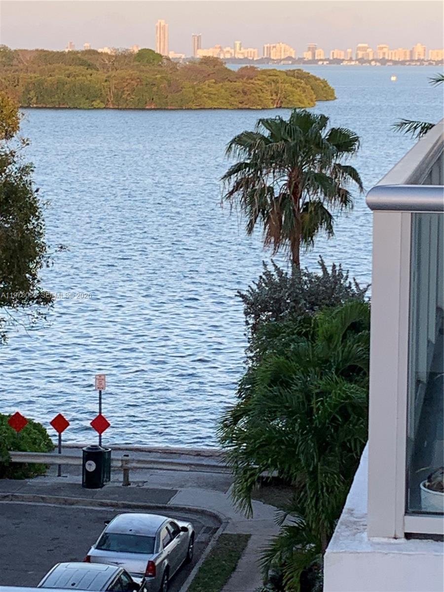 720 NE 62nd St # 403