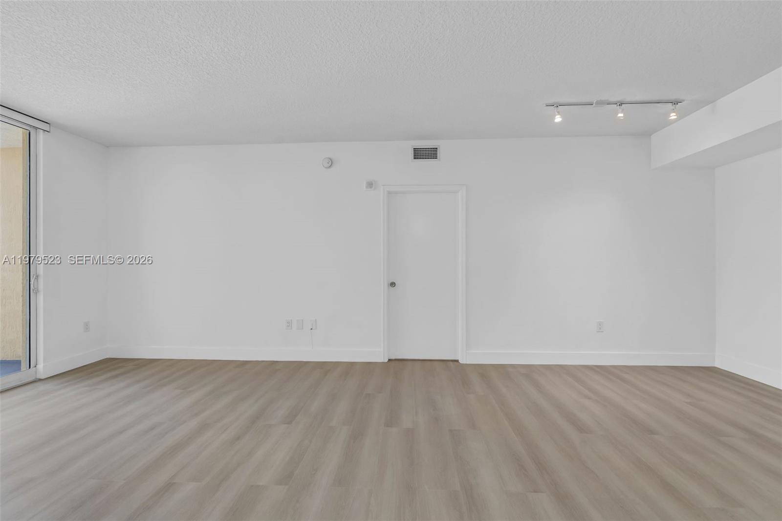 18800 NE 29th Ave Unit: LP1022