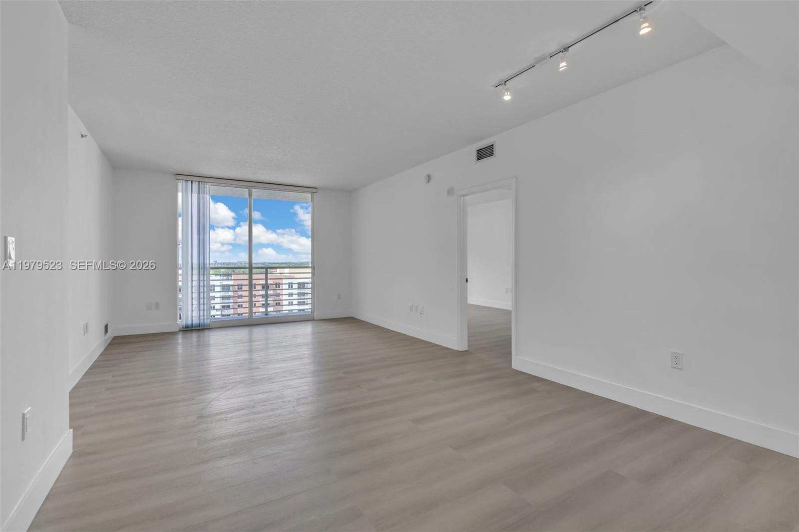 18800 NE 29th Ave Unit: LP1022