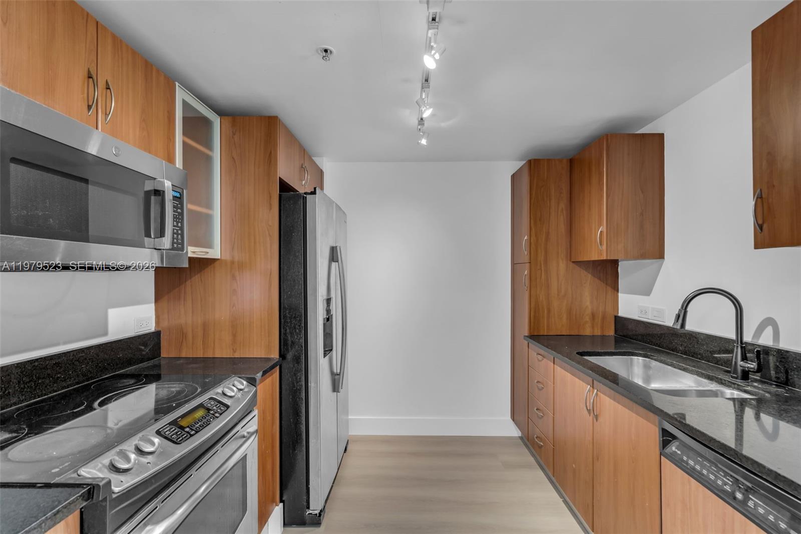 18800 NE 29th Ave Unit: LP1022