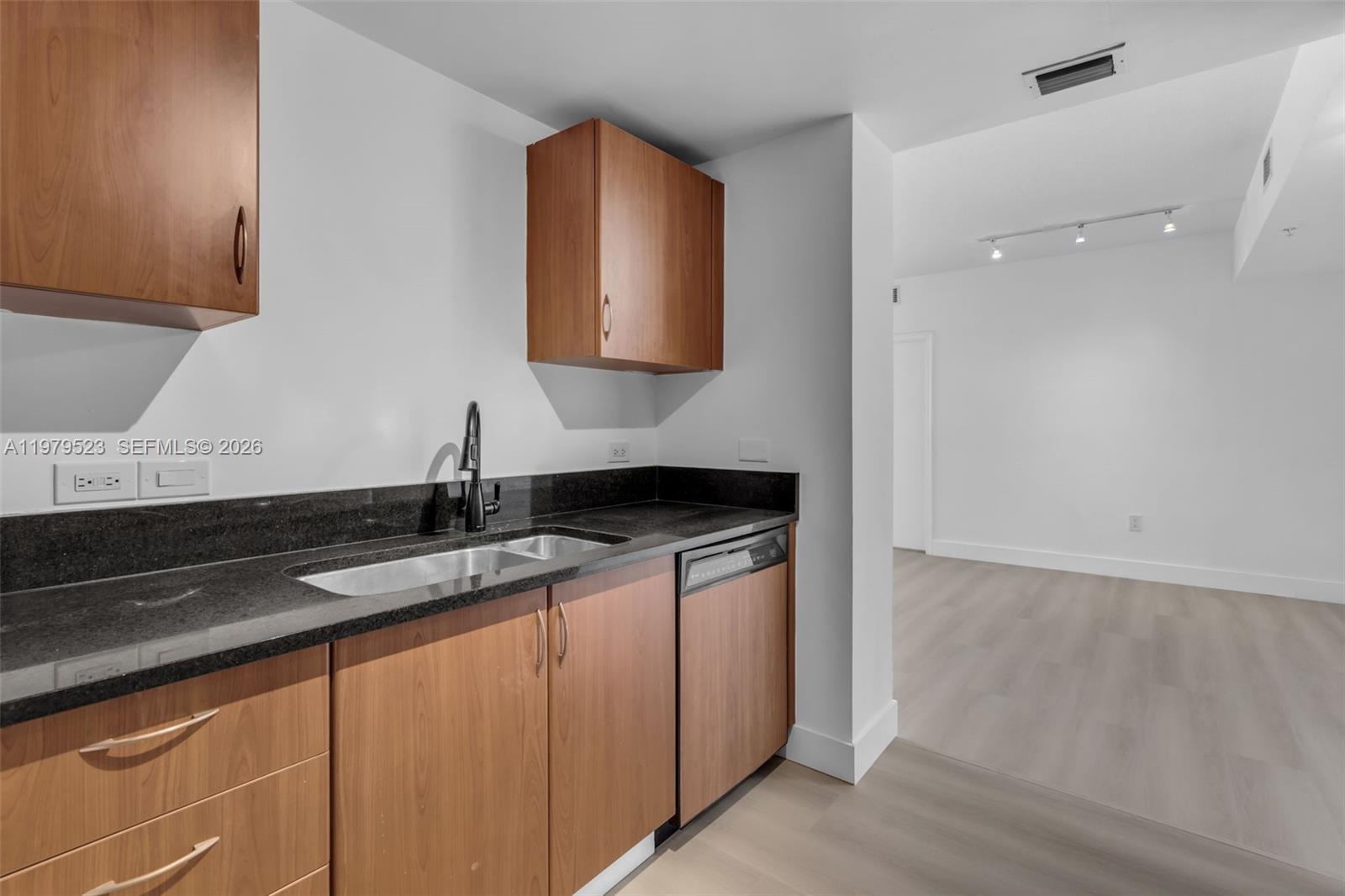 18800 NE 29th Ave Unit: LP1022