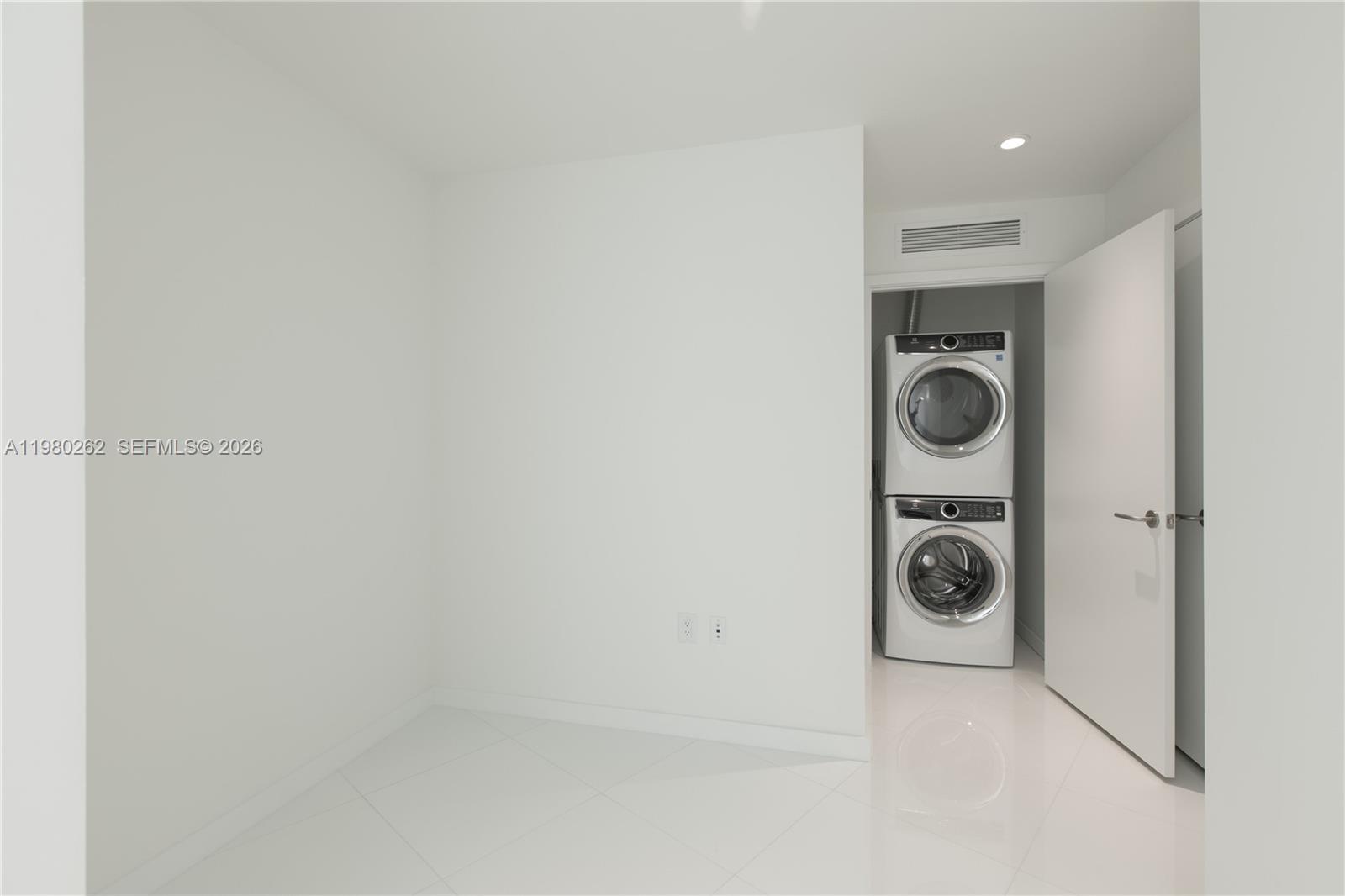 851 NE 1st Ave # 3402