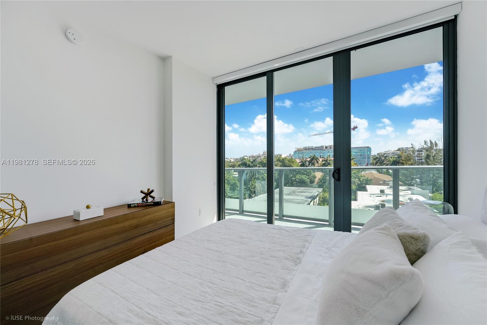 9901 W Bay Harbor Dr # 303