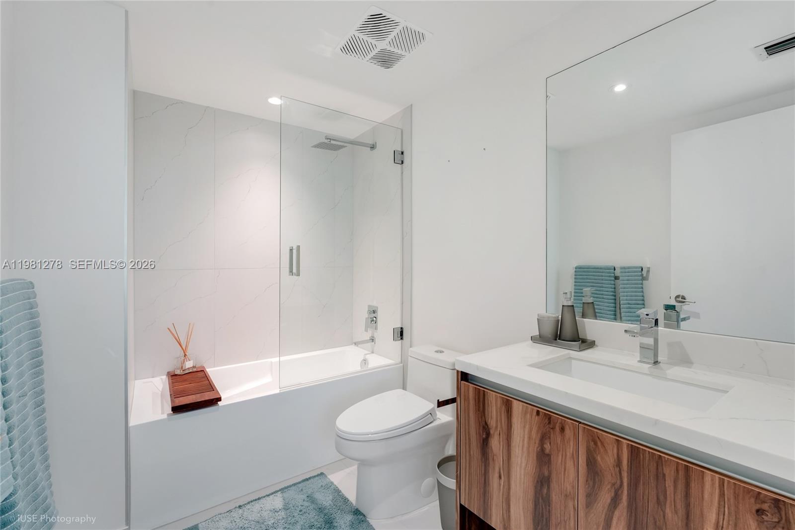 9901 W Bay Harbor Dr # 303