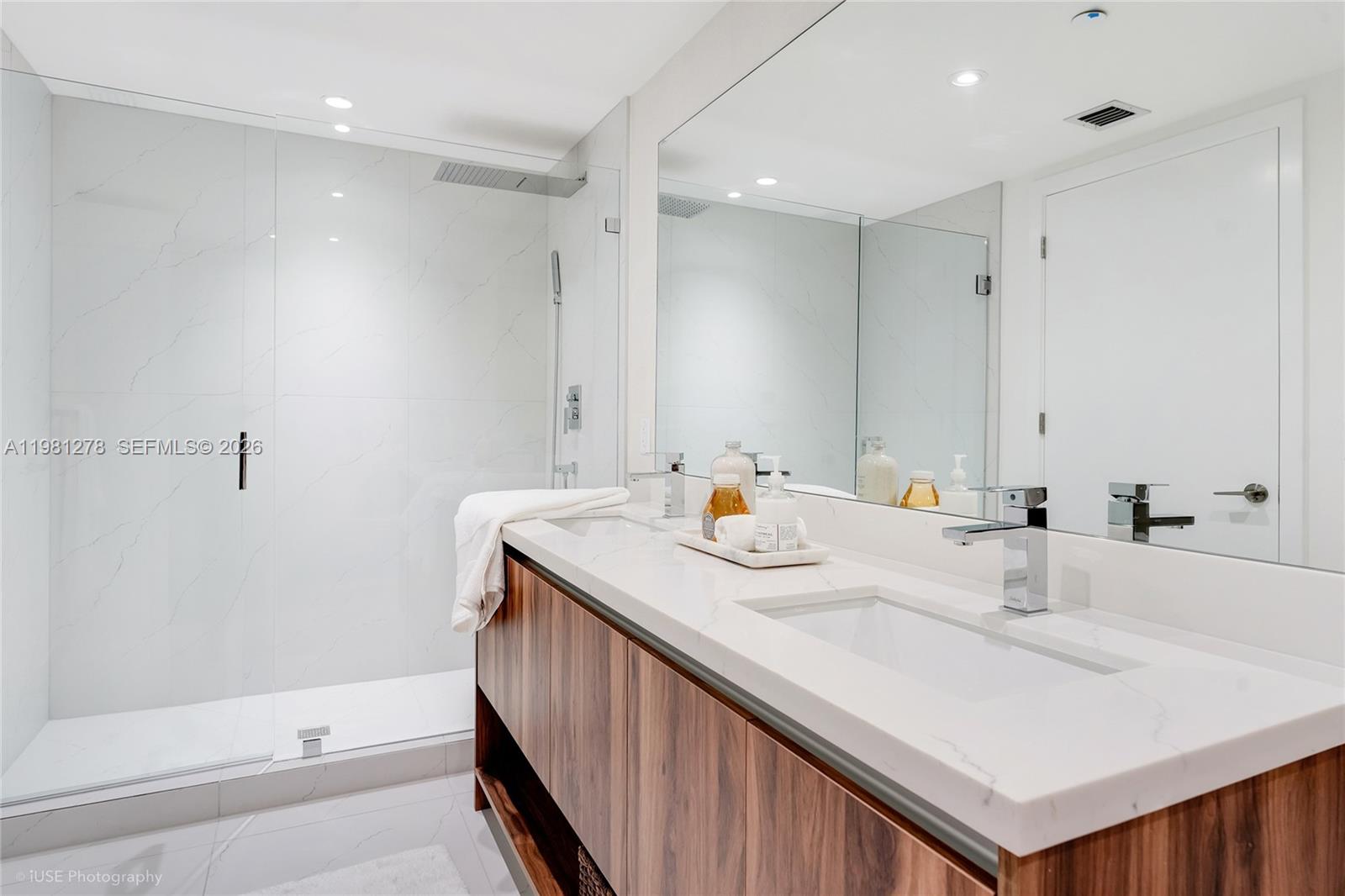 9901 W Bay Harbor Dr # 303