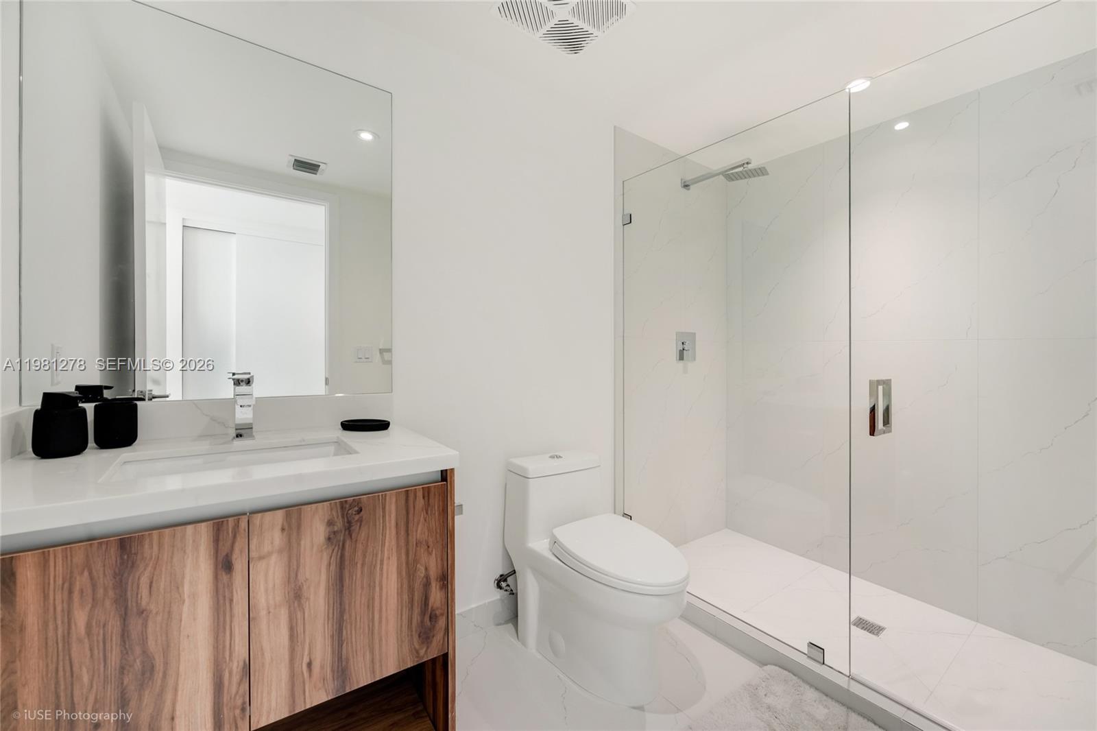 9901 W Bay Harbor Dr # 303