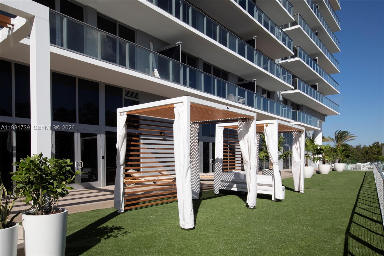 16385 Biscayne Blvd # 1104