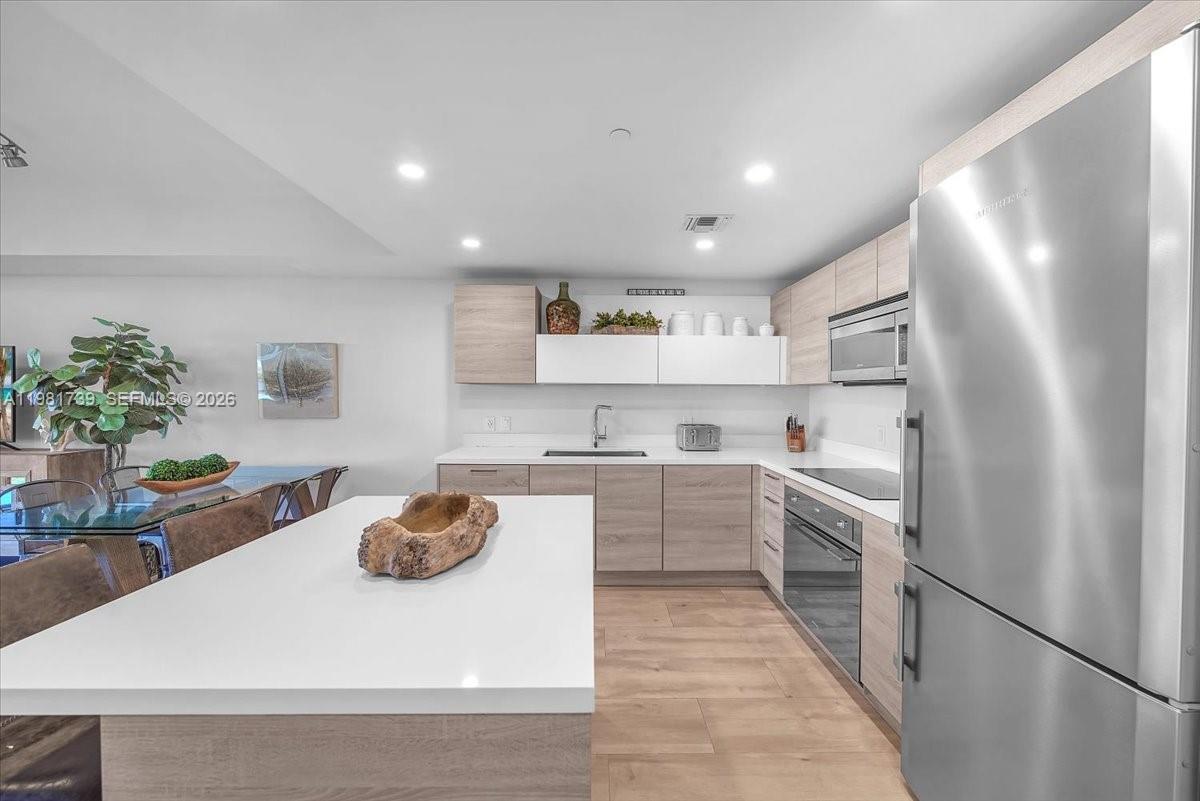 16385 Biscayne Blvd # 1104