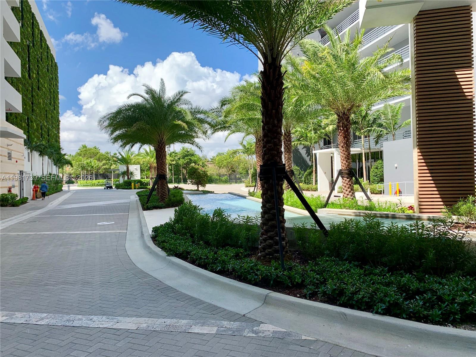 16385 Biscayne Blvd # 1104