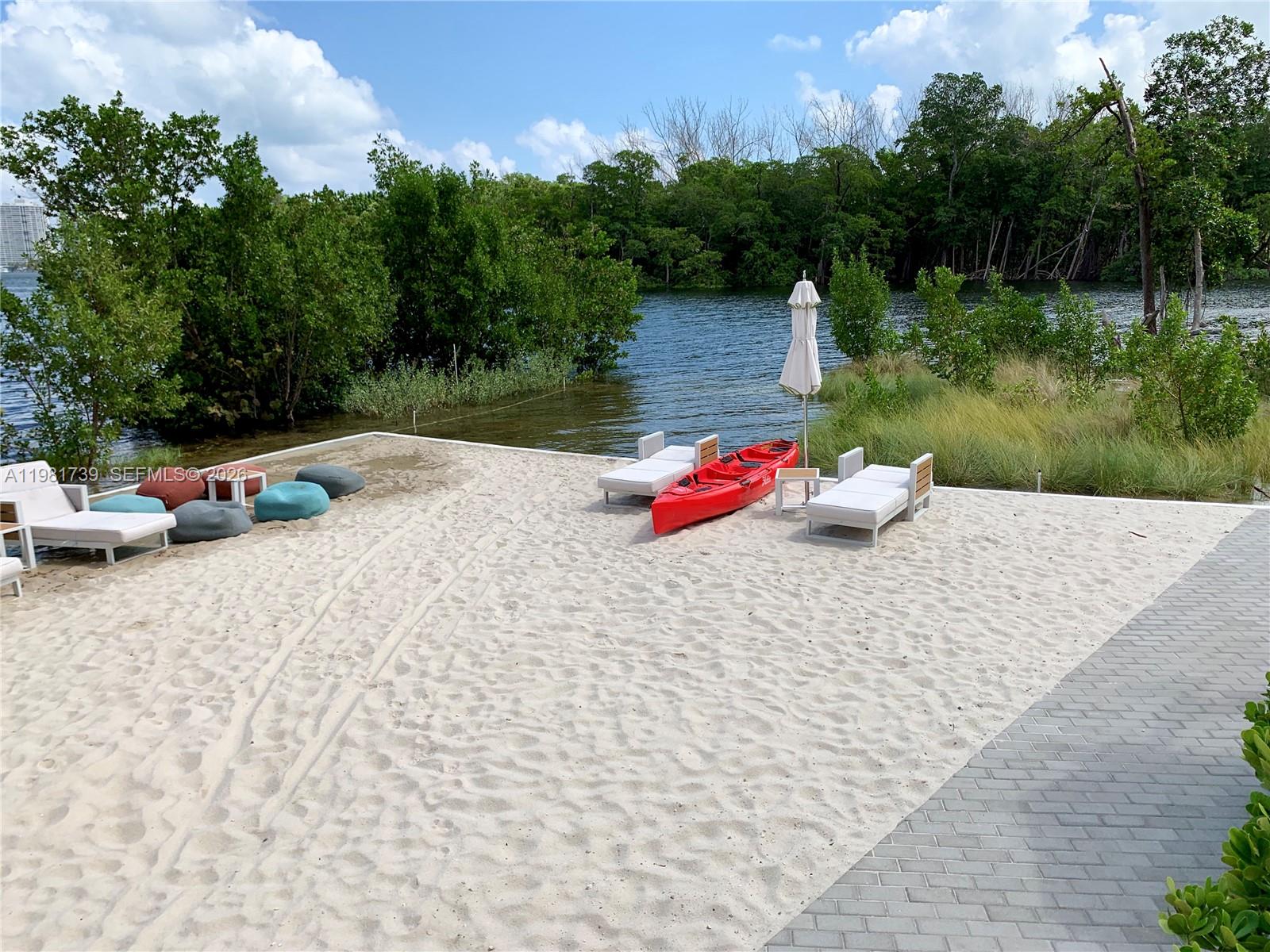 16385 Biscayne Blvd # 1104