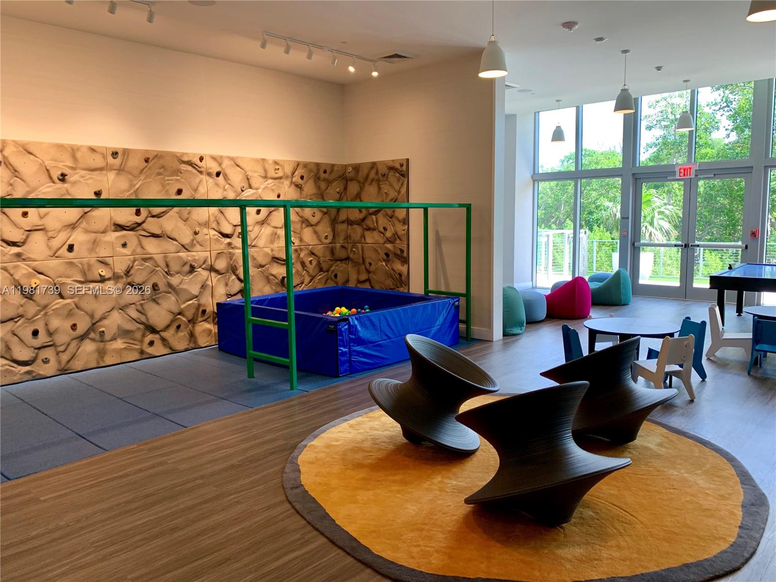 16385 Biscayne Blvd # 1104